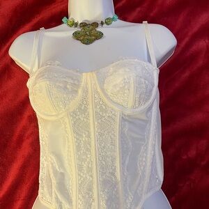 Elegant white Lace Bustier vintage